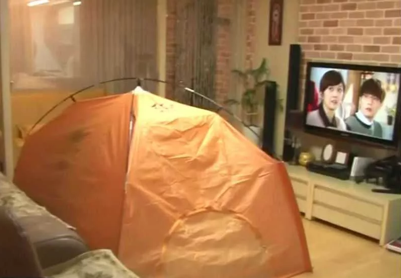 Почему корейцы ставят палатки у себя дома