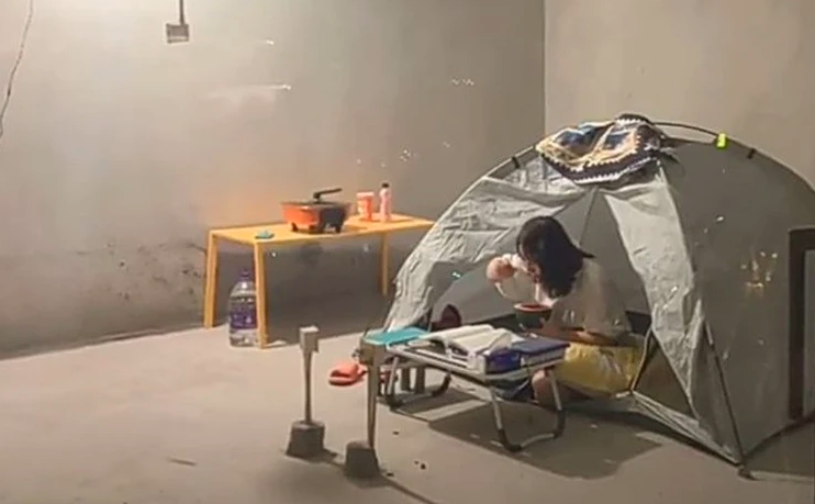 Почему корейцы ставят палатки у себя дома