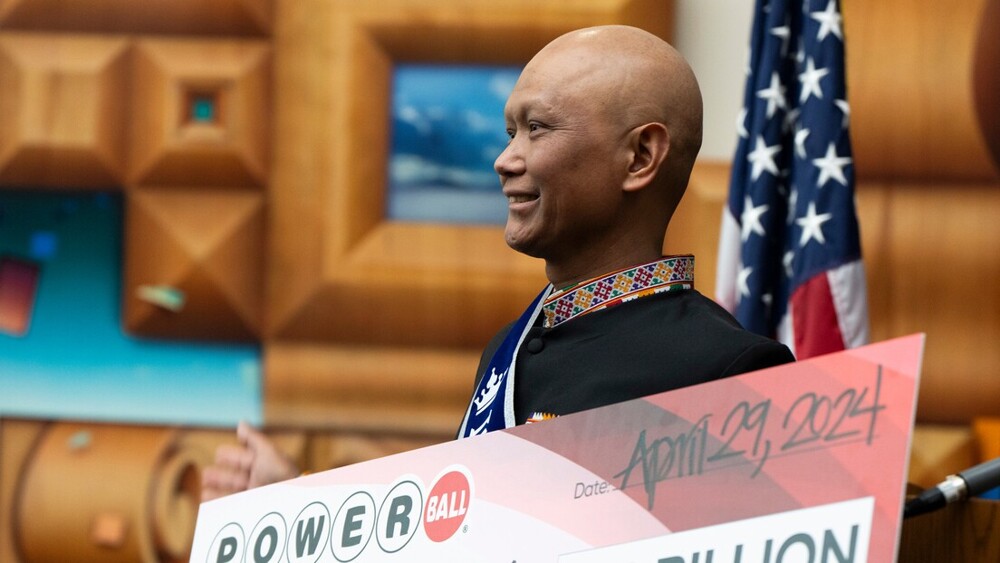 Больной раком мигрант из Лаоса выиграл в лотерее США $1,3 миллиард