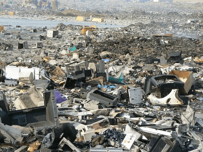 5. Агбоблоши (Гана. Этот пригород Аккры — излюбленное место для свалки электронных отходов из Западной Европы
