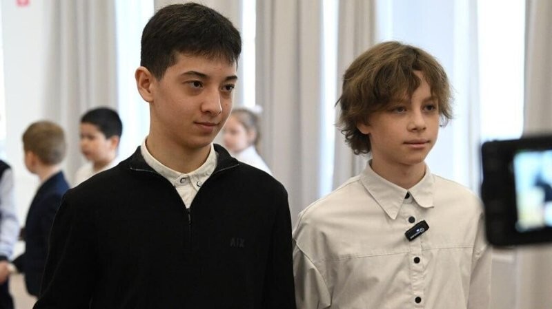 Президент России наградил подростков, спасавших людей во время теракта в "Крокус Сити Холле"