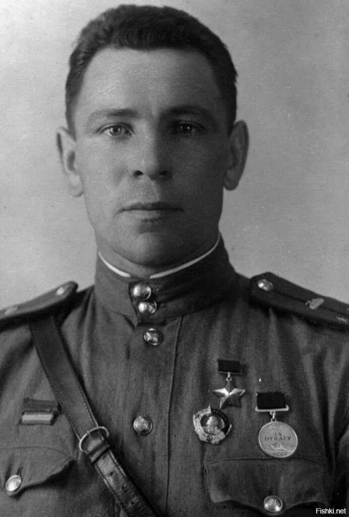 Лейтенант Дмитрий Сергеевич Фоломеев (1913—1954) — командир взвода 306-го тан...