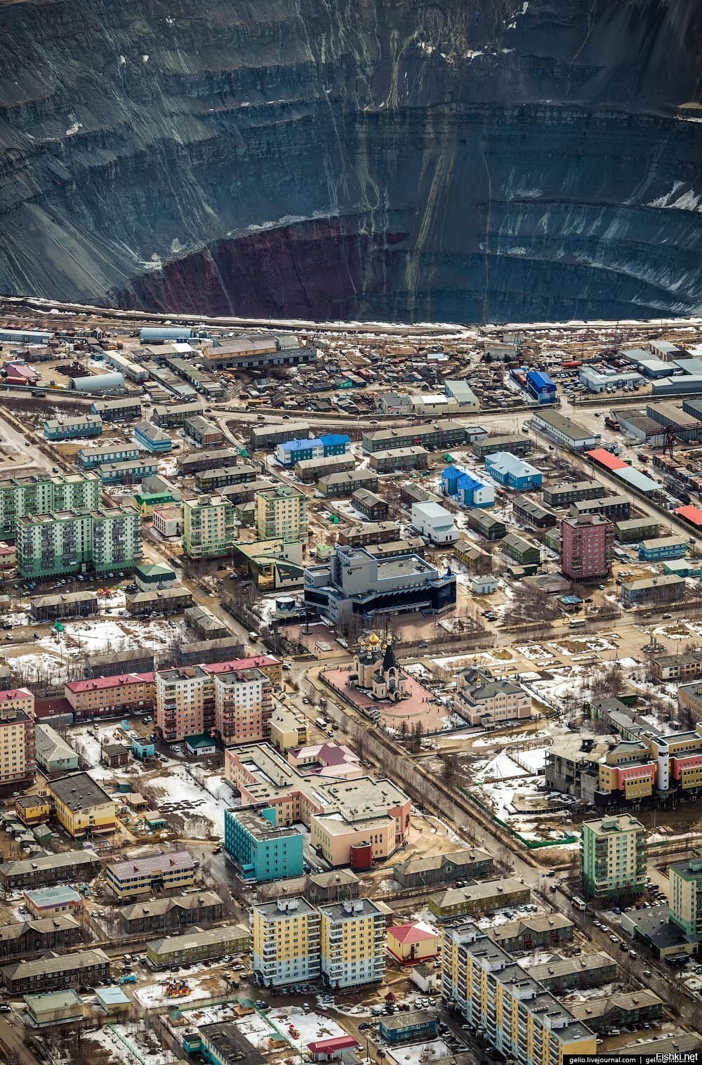 Мирный – город алмазодобытчиков в Якутии, население ~35 тыс