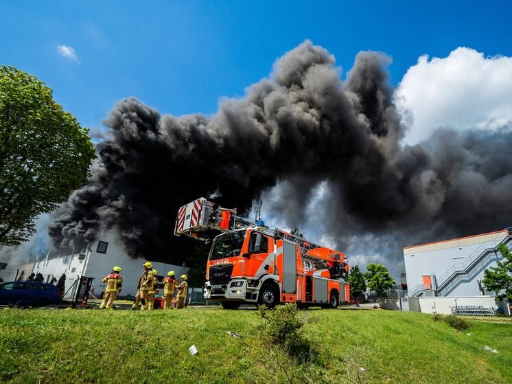 В Берлине горит оборонный металлургический завод
