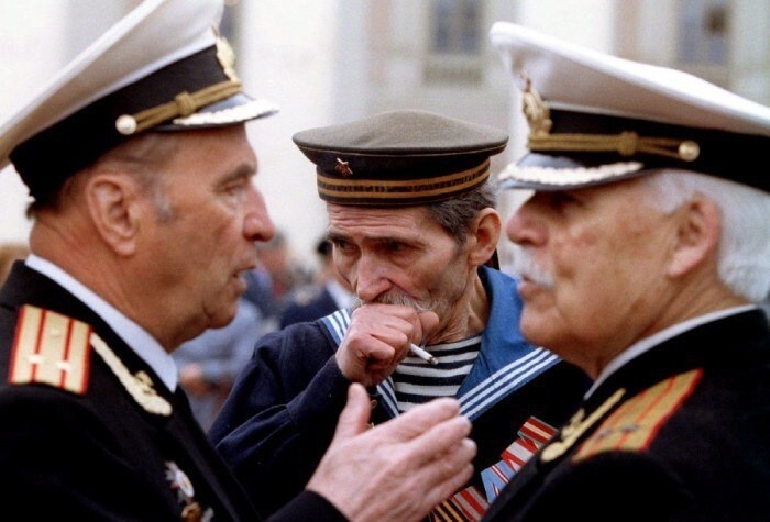 Традиционная ежегодная встреча ветеранов перед Большим театром, 9 мая 1994 года