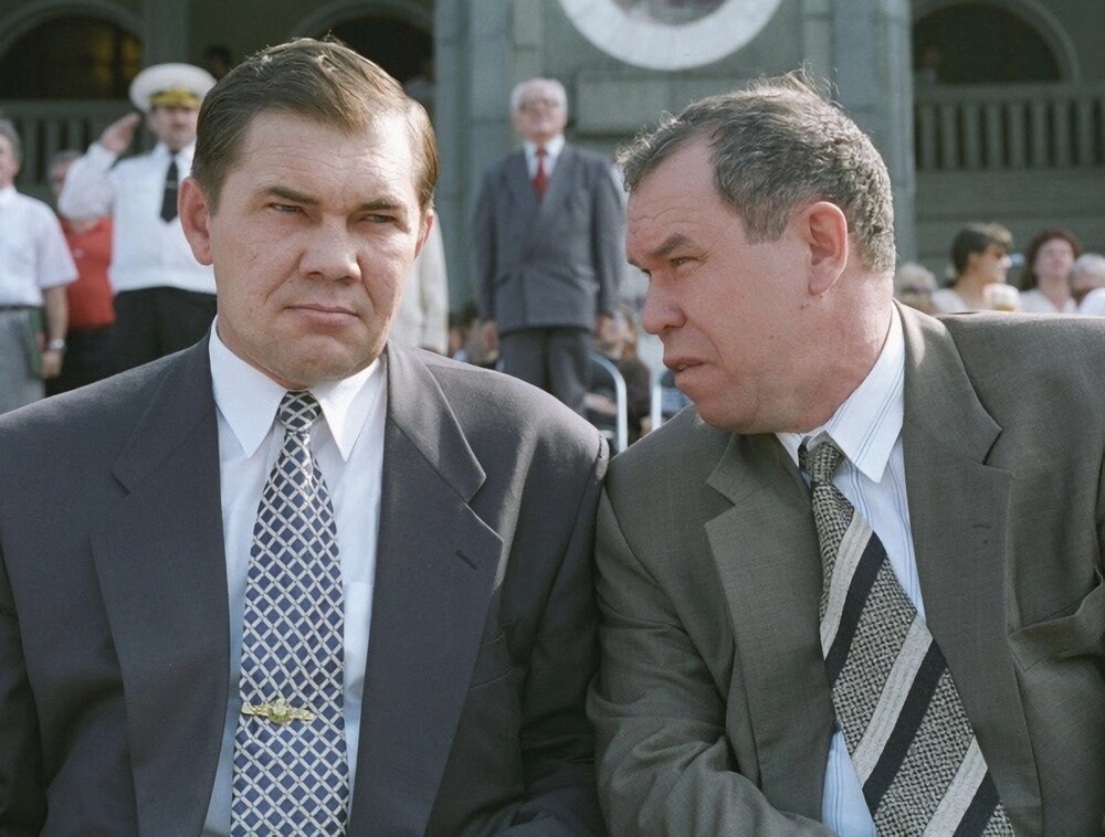 Александр Лебедь и Лев Рохлин. На празднике в честь 300-летия флота, 1996 год