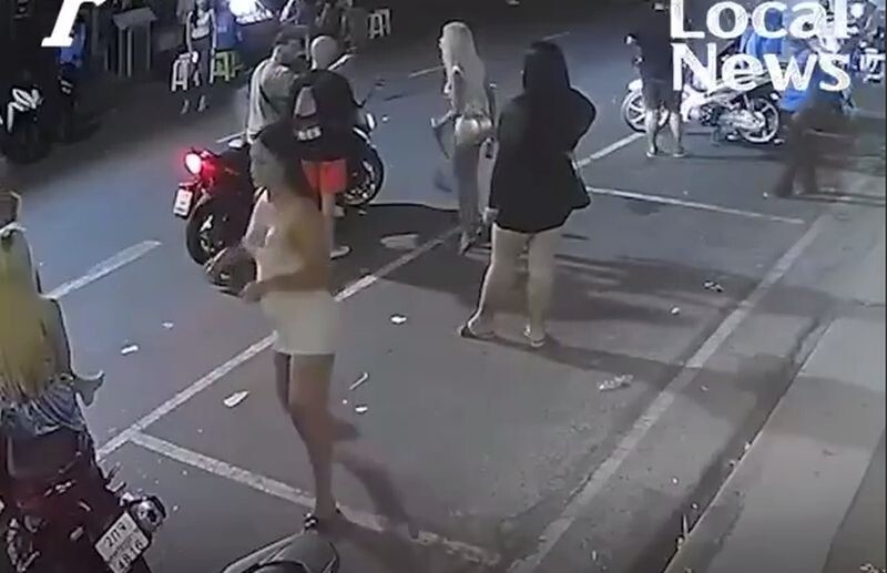 Группа леди-боев избила мужчину в Таиланде
