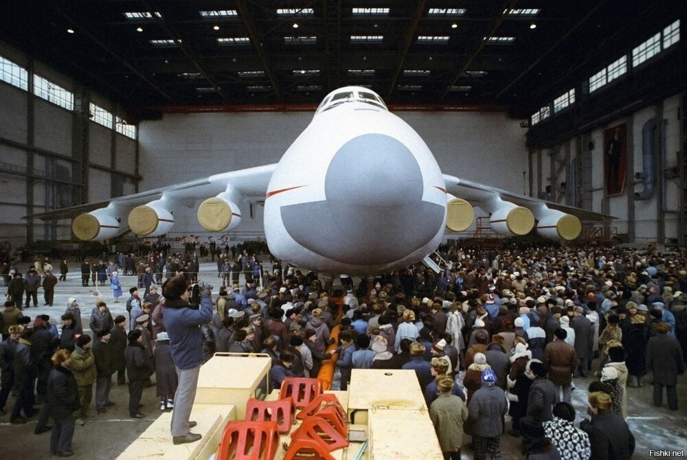 Презентация Ан-225 — советского транспортного самолёта сверхбольшой грузоподъ...