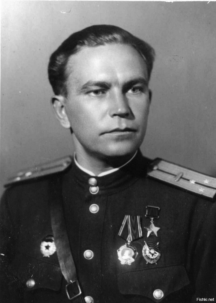 Герой Советского Союза командир роты средних танков 1-го танкового батальона ...