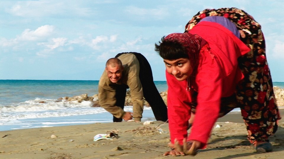 Семья из Турции, которая ходит на четвереньках, поразила мир