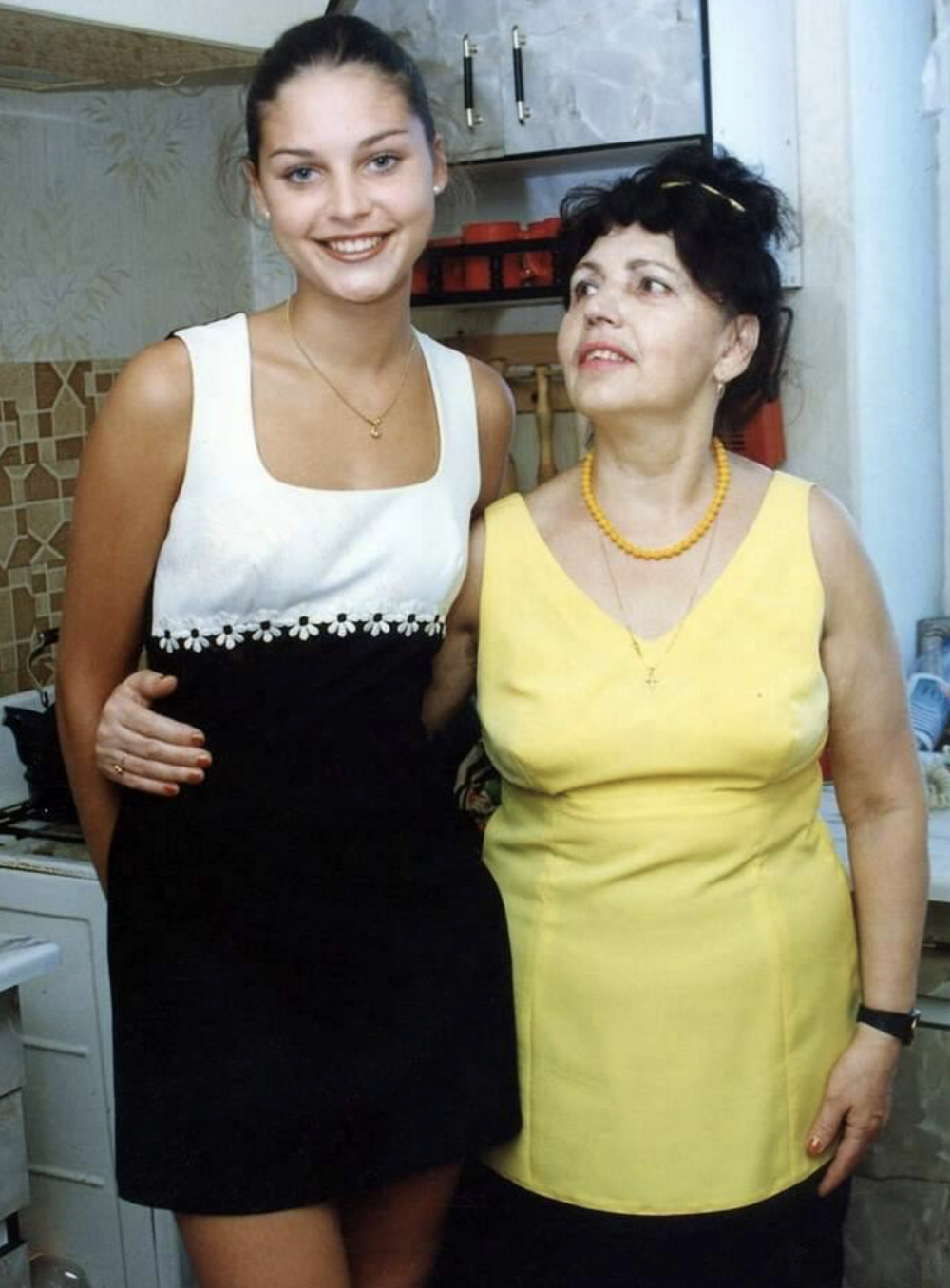 7. Победительница конкурса «Мисс Россия»1996 Александра Петрова со своей мамой