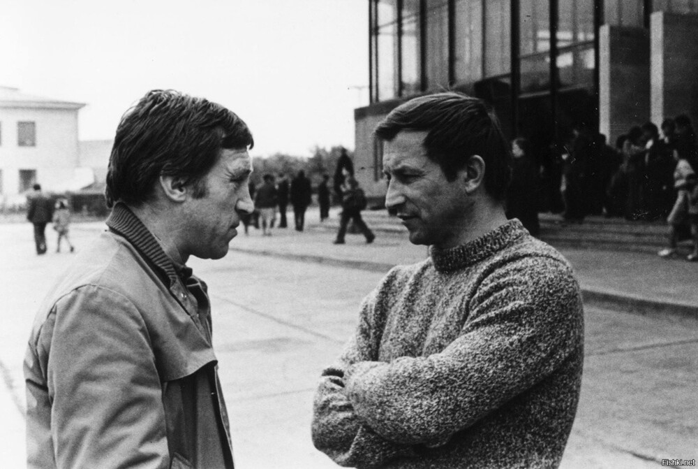 Владимир Высоцкий со своим другом писателем и сценаристом Леонидом Мончинским