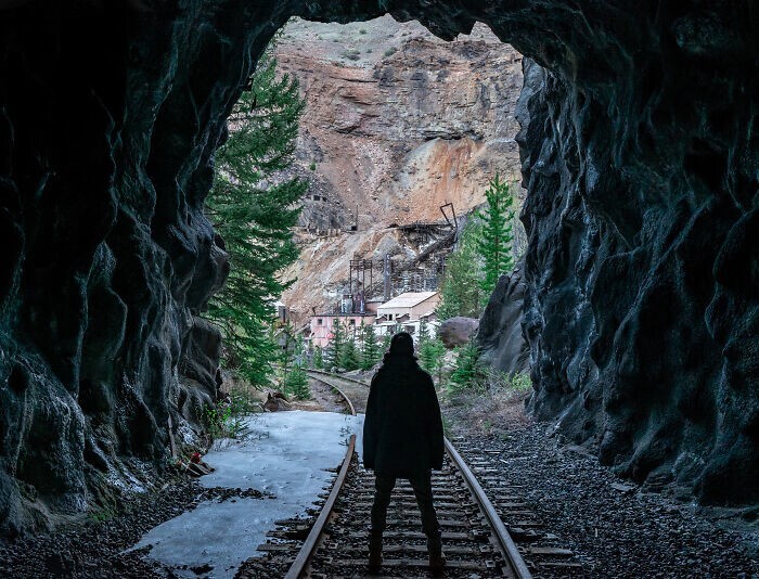 12. Железнодорожный тоннель, ведущий к заброшенному шахтерскому городку