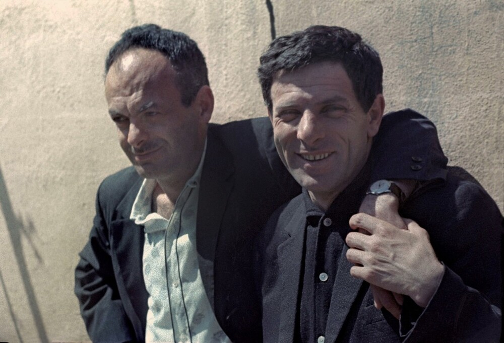 Булат Окуджава и Петр Тодоровский на съемках фильма «Верность», 1965 год