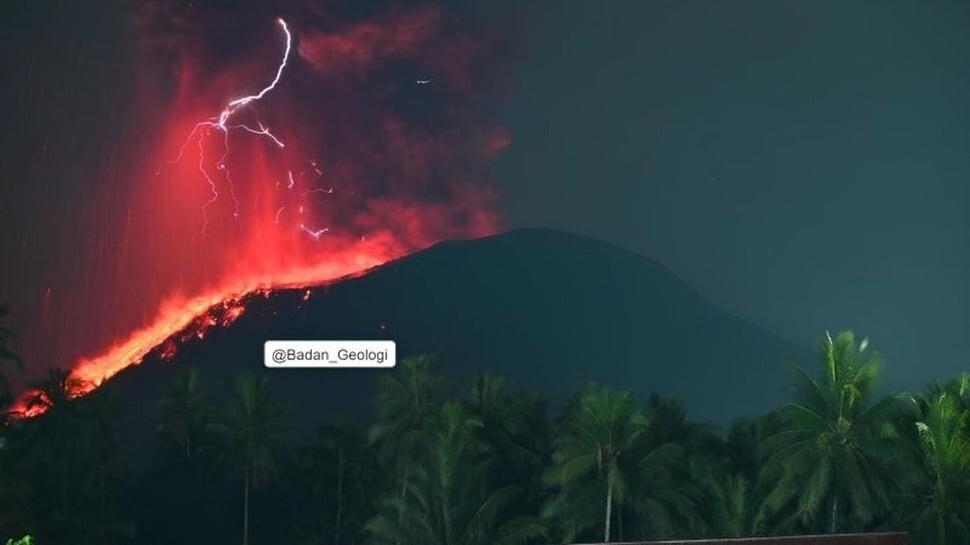 На острове с населением в 200 тыс. человек началось извержение вулкана
