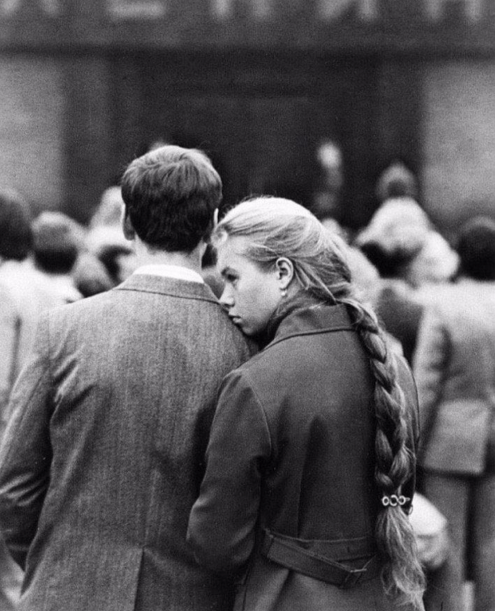 1. Молодая пара у Мавзолея Ленина, Москва, 1981 год