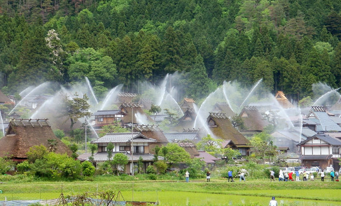 Зачем в Японии построили деревню-фонтан