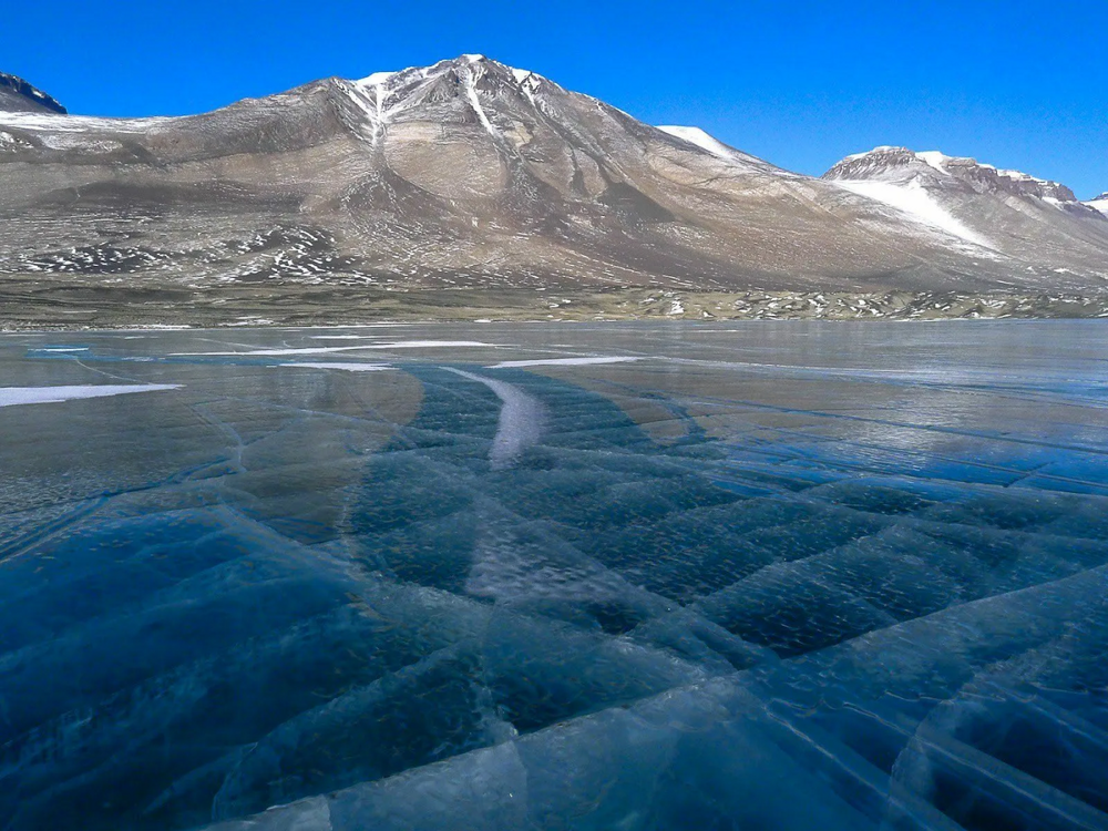 Удивительная река Антарктиды: исчезает и появляется, как феникс
