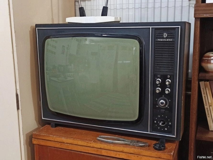 Телевизор черно-белого изображения «Рекорд В-312» — один из самых массовых те...