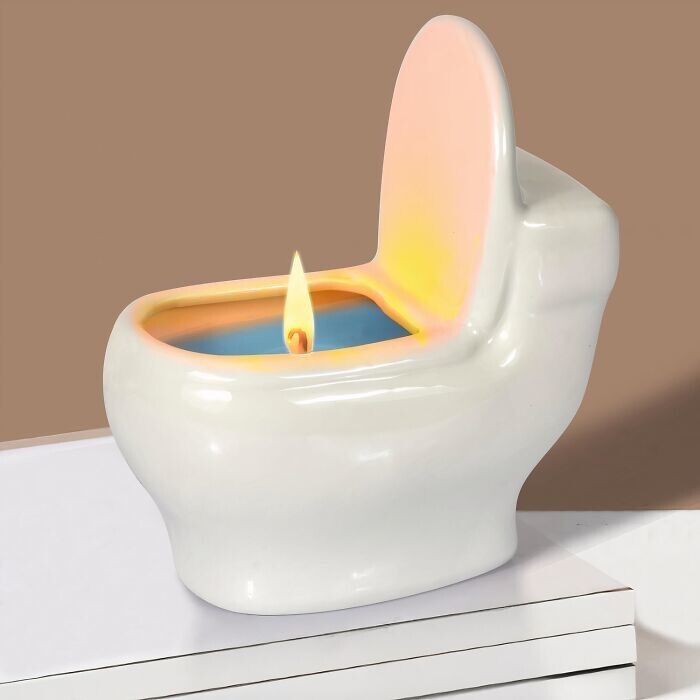 25. Забавная свеча для туалетной комнаты