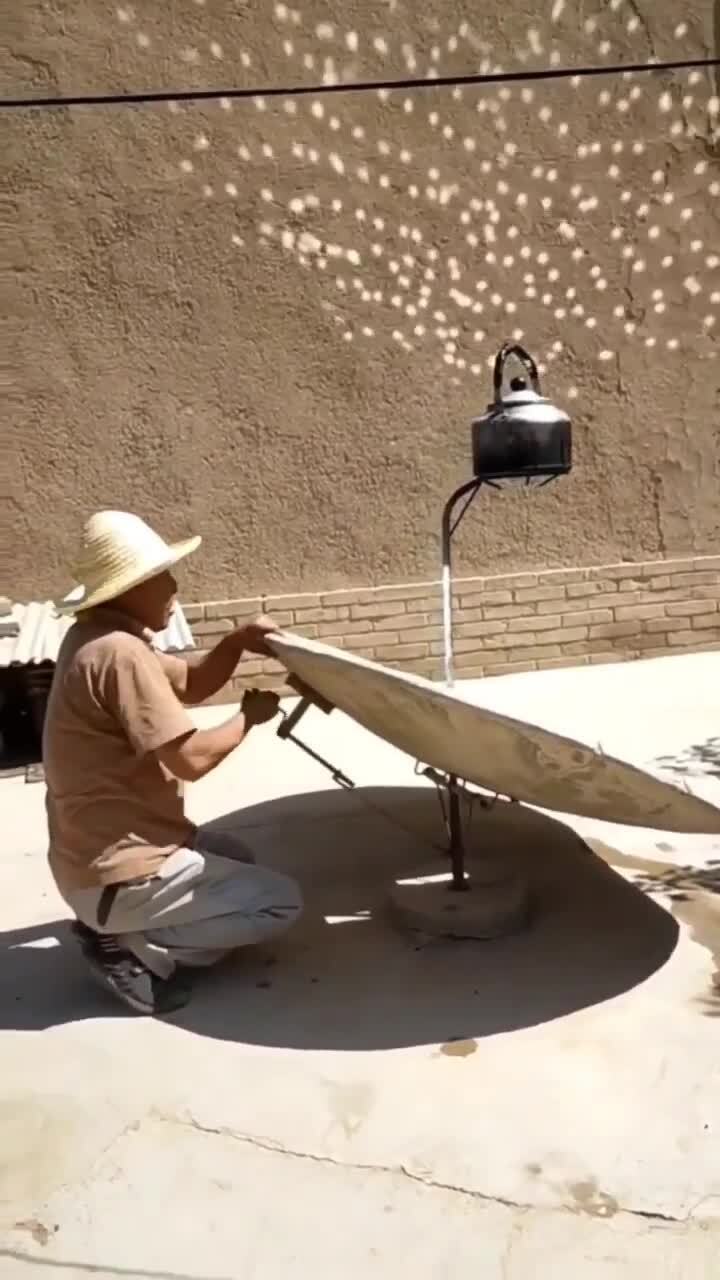 Приспособление, на котором, используя энергию солнца кипятят воду 