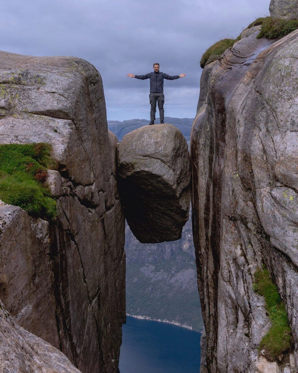Бонус: Кьерагболтен — камень, висящий над пропастью, Люсе-фьорд, Норвегия