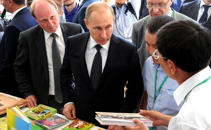У меня книжка лежит на полочке. Чем привлек президента Путина философ Ильин