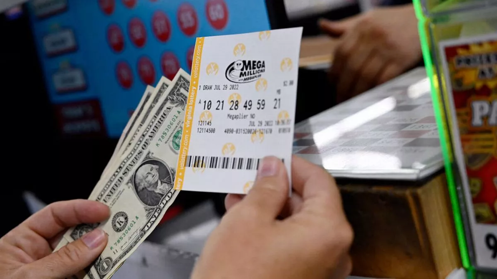 Не поделился выигрышем: семья подала в суд на мужчину, который выиграл в лотерею $1,3 млрд