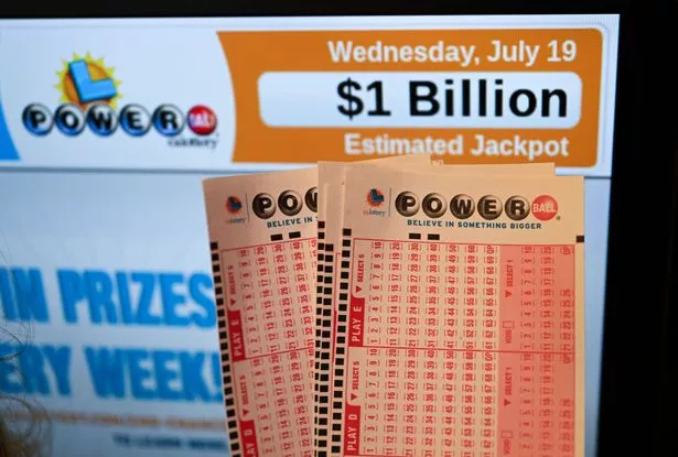 Не поделился выигрышем: семья подала в суд на мужчину, который выиграл в лотерею $1,3 млрд