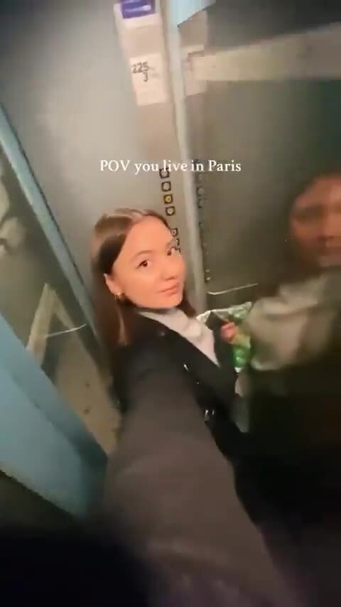 Обычный лифт в Париже 