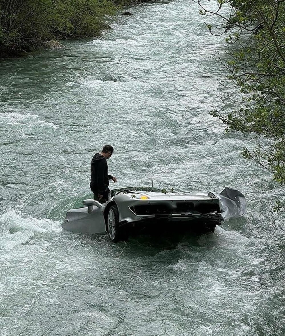 7. Мужчина случайно разбил авто и попал в реку в Швейцарии 