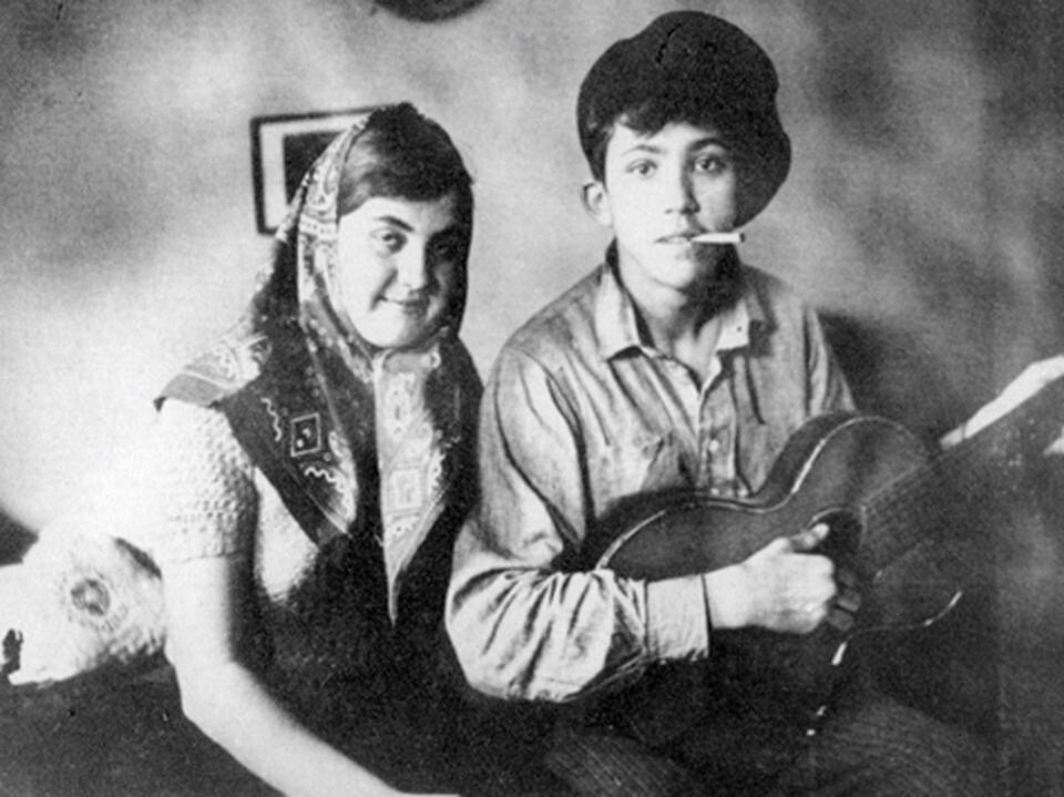 Юрий Никулин с подругой детства и соседкой по коммуналке Таней Холмогоровой, 1930-е годы.