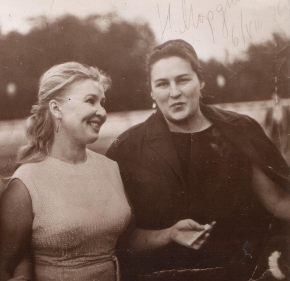 Екатерина Савинова и Нонна Мордюкова. 6 августа 1976 г. Фото из семейного архива актрисы Елены Скороходовой - невестки Екатерины Савиновой.