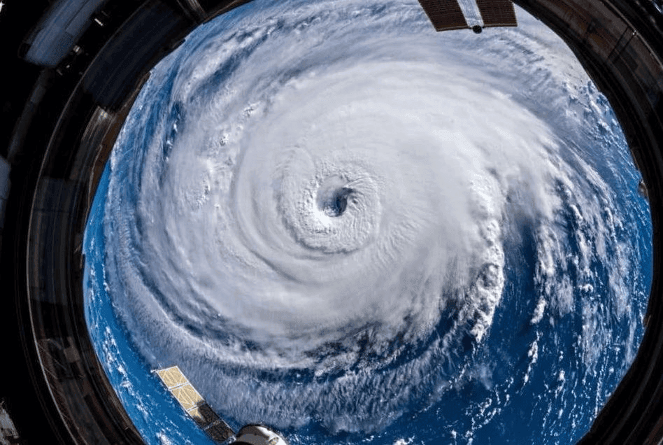 11. Ураган Флоренция, наблюдаемый с Международной космической станции