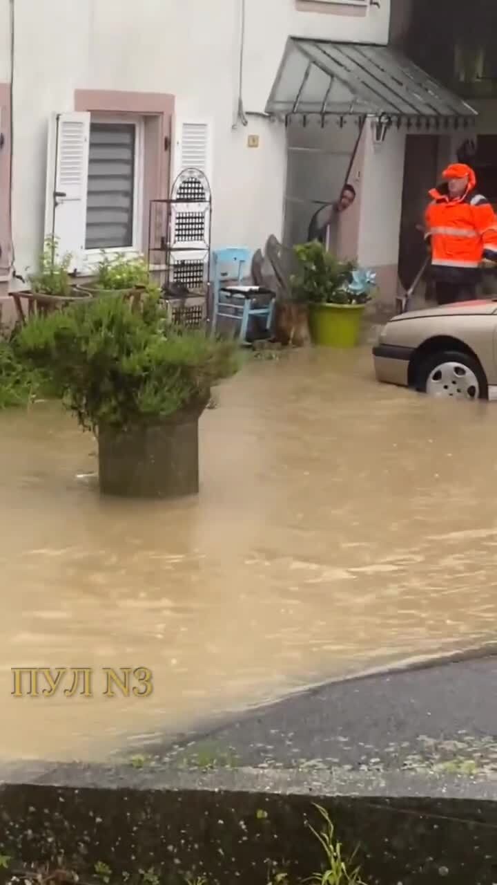 Итальянское наводнение добралось до Франции и затопило несколько городов: «Вл... 
