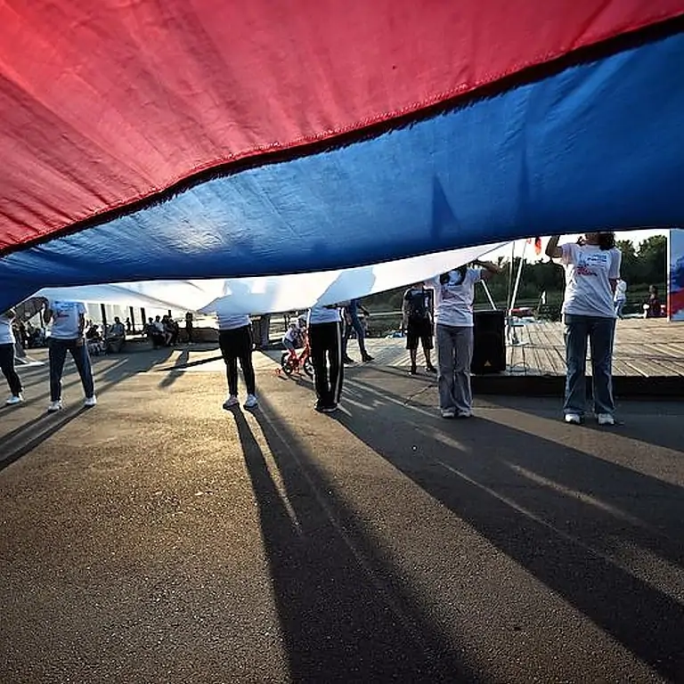 В День Победы над Рейхстагом запустили дрон с флагом России