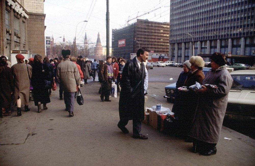 Уличная торговля на московских тротуарах, 1992 год