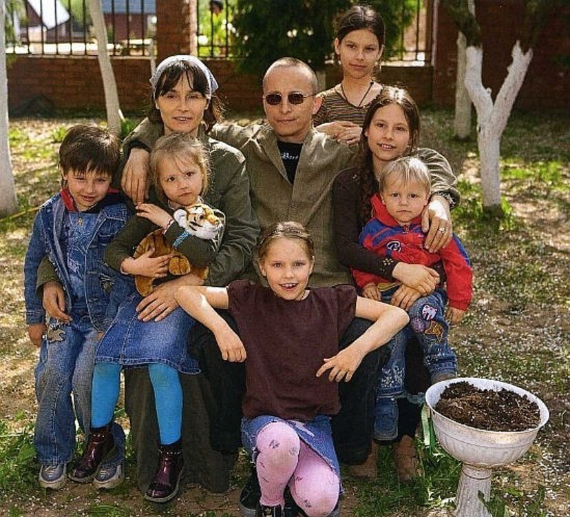 Иван Охлобыстин с семьёй