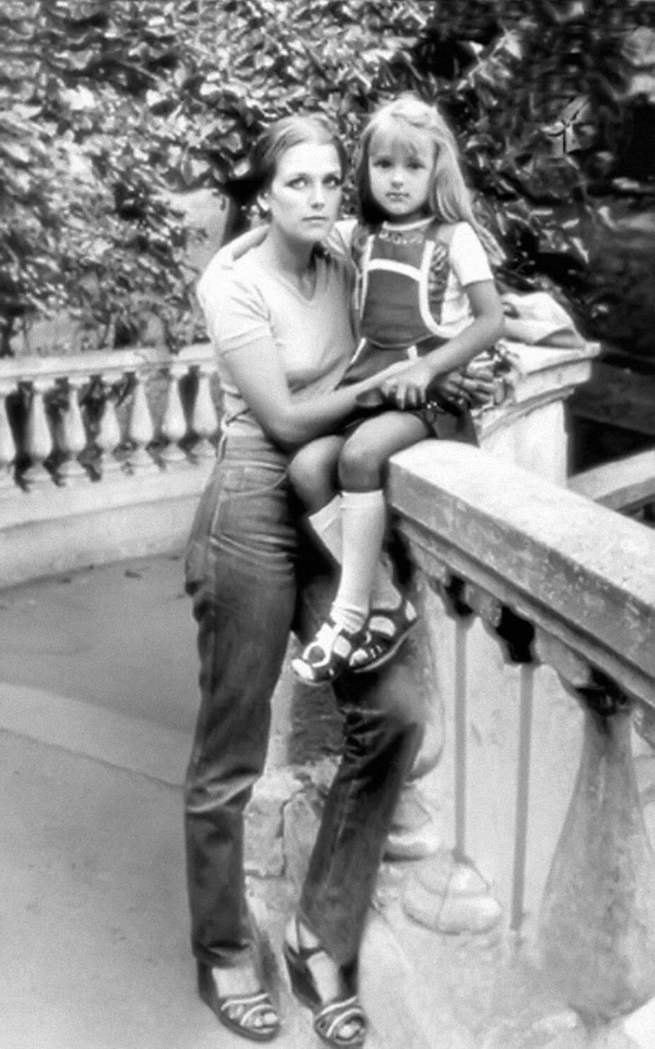 Ирина Алферова с дочкой Ксенией, 1979 год