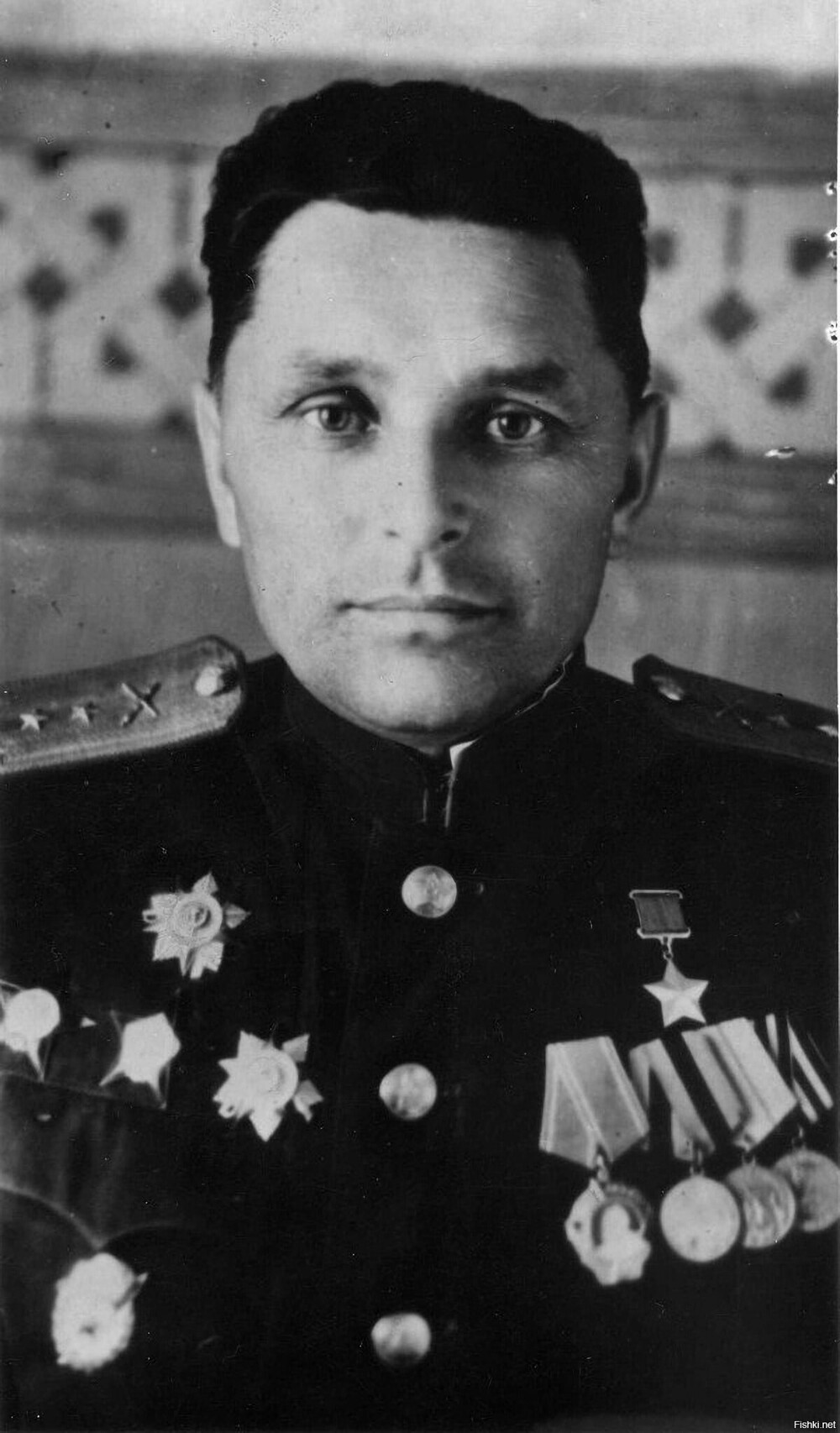 Герой Советского Союза командир батареи 153-го гвардейского Уразовского артил...