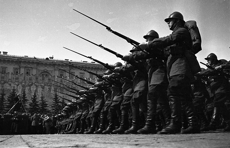 Военный парад на Красной площади. 1930-е.