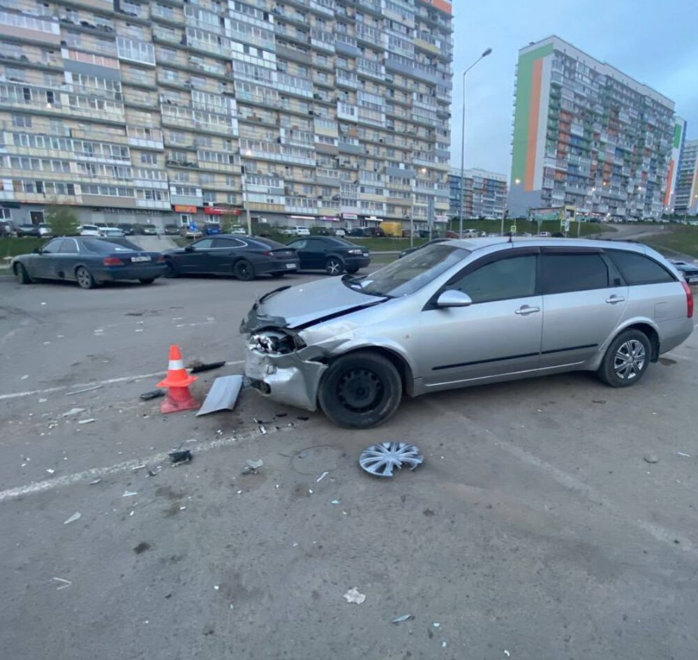 Пьяный подросток из Красноярска угнал машину родителей и протаранил десять авто