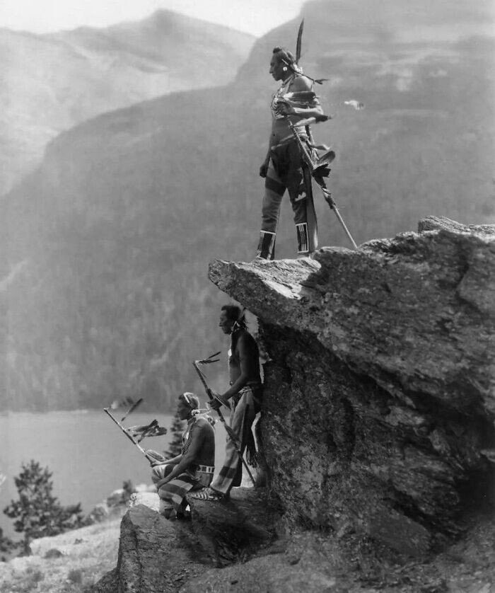 1. Индейцы из племени черноногих в Национальном парке Глейшер, 1913 год