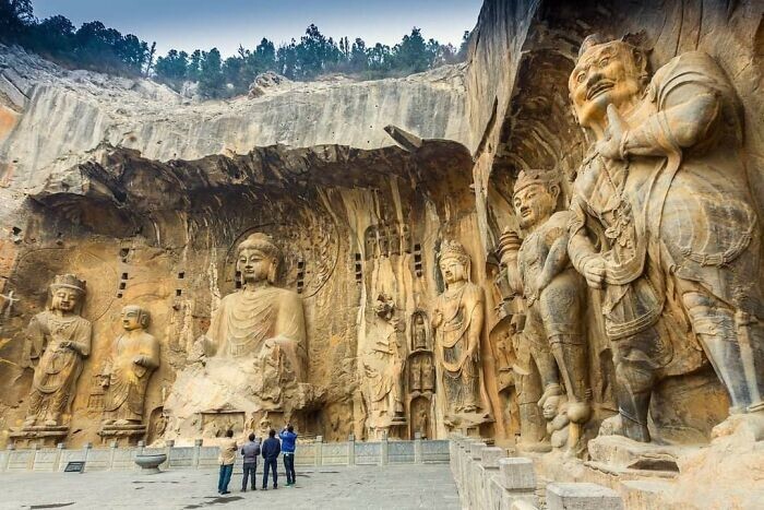 11. Гроты Лонгмен в провинции Хэнань, Китай. Более 2 300 пещер, в которых находятся более чем 100 000 статуй всех размеров, IV-X веков н. э.