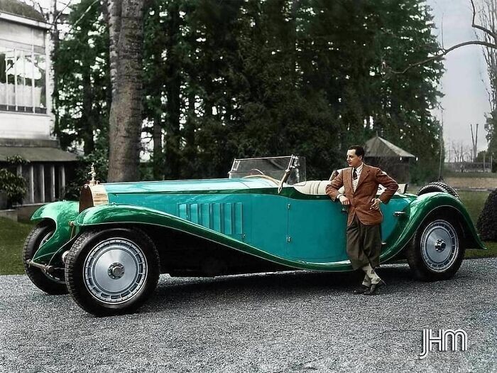 24. Жан Бугатти, инженер и дизайнер, старший сын Этторе Бугатти, основателя автомобильной компании Bugatti. На снимке он рядом с автомобилем Bugatti Royale, которых было изготовлено всего 7 штук. 1932 год