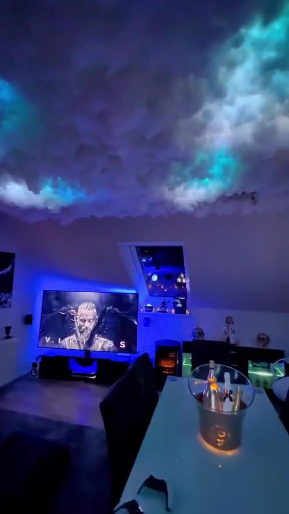 Реалистичный потолок с изображением облаков 