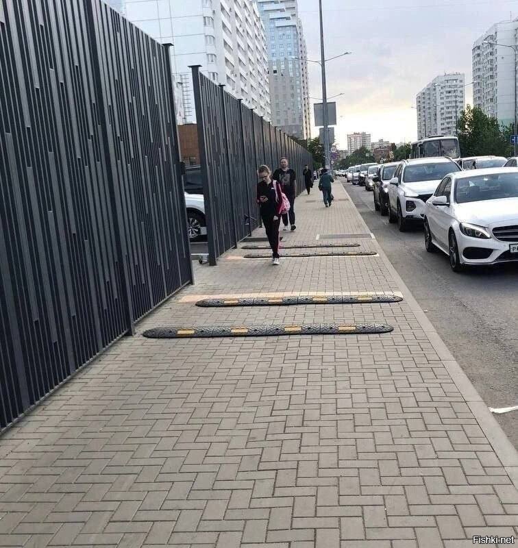 В Москве начали устанавливать лежачих полицейских для борьбы с самокатчиками