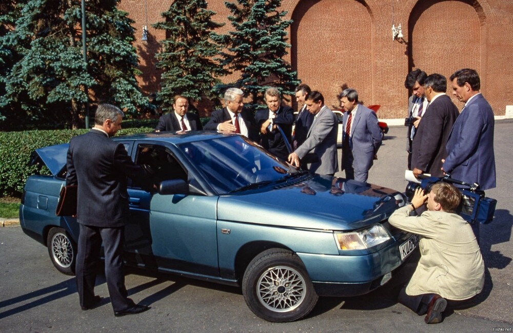 Показ предсерийного автомобиля ВАЗ-2110 в Кремле, Москва, 1993 год