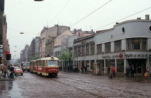 Рига, Латвийская ССР. Перекресток улиц Кр. Барона и Лачплеша, 1980-е годы