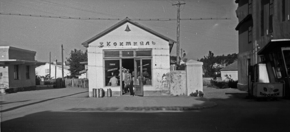 Коктейль-бар в Судаке на улице Ленина.